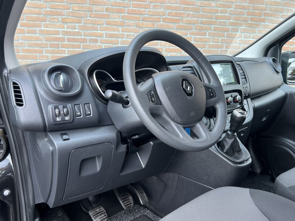 Renault Trafic 2.0dCi 120PK Lang / Black Edition / Navigatie, Auto's, Bestelauto's, Stof, Gebruikt, 4 cilinders, Renault