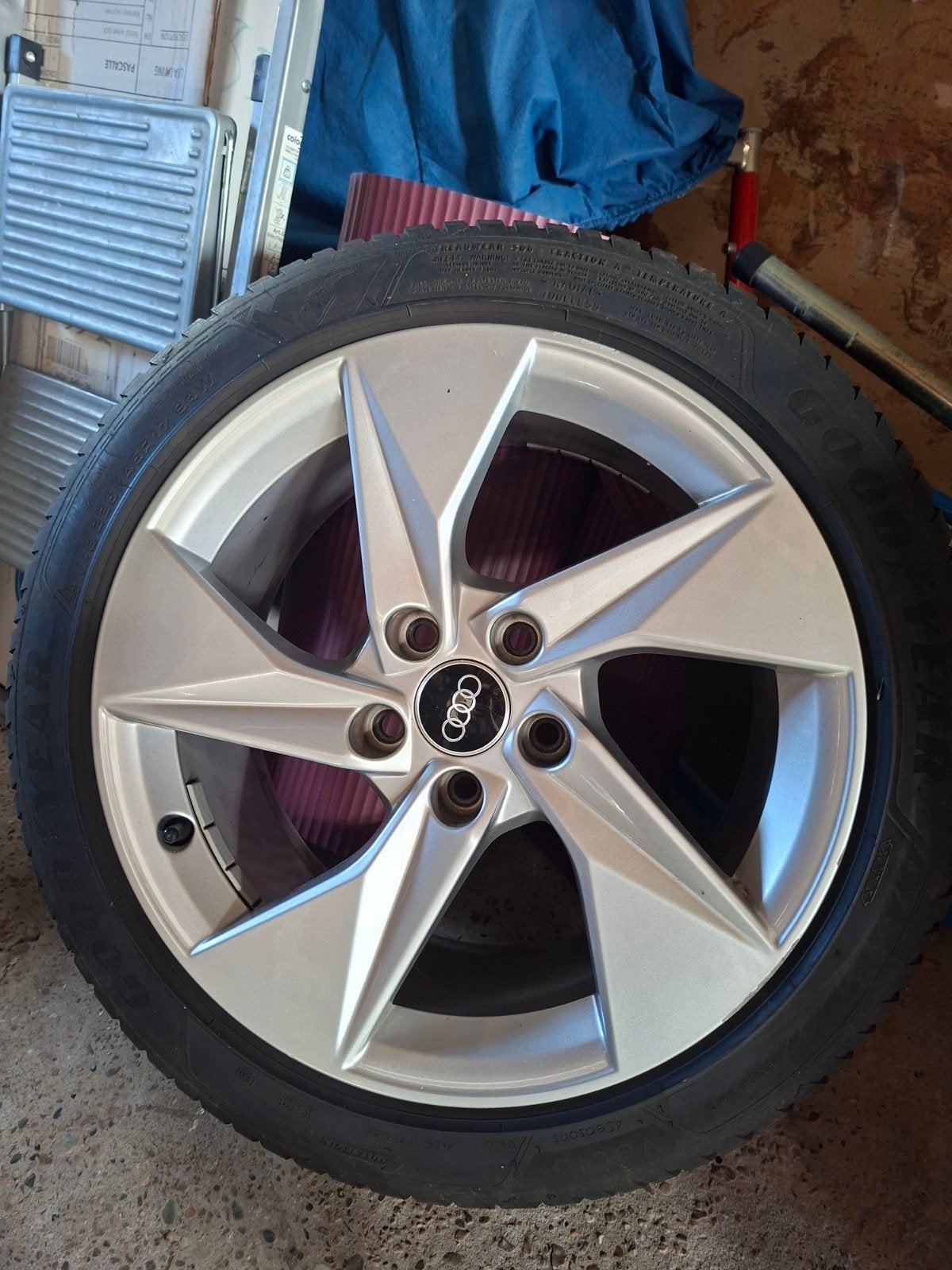 Originele Audi set velgen met all-season banden, Ophalen of Verzenden