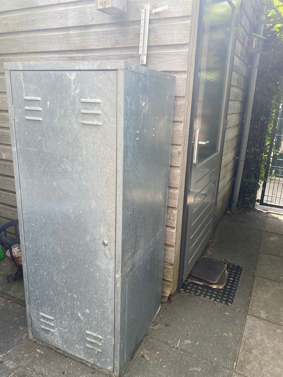 Zadelkast metaal twee zadels, Dieren en Toebehoren, Ophalen, Gebruikt
