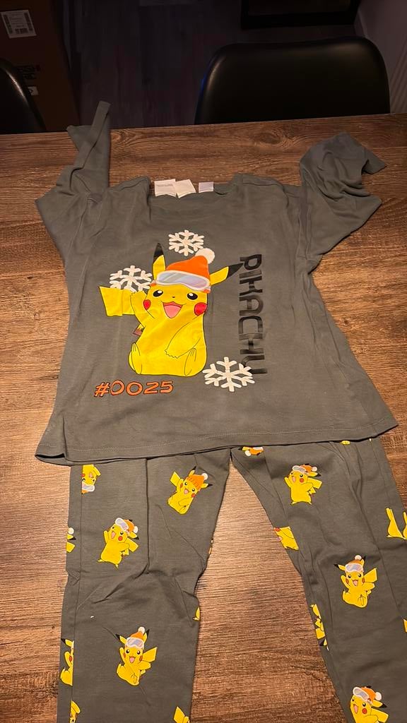 PIKACHU PYJAMA, Kinderen en Baby's, Ophalen of Verzenden, Zo goed als nieuw