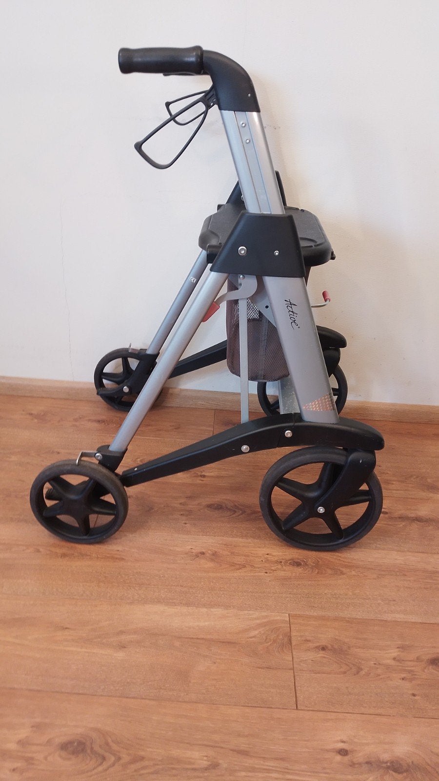 anwb  rollator    g rijs  zwart  afgezet, Ophalen of Verzenden, Opvouwbaar, Zo goed als nieuw