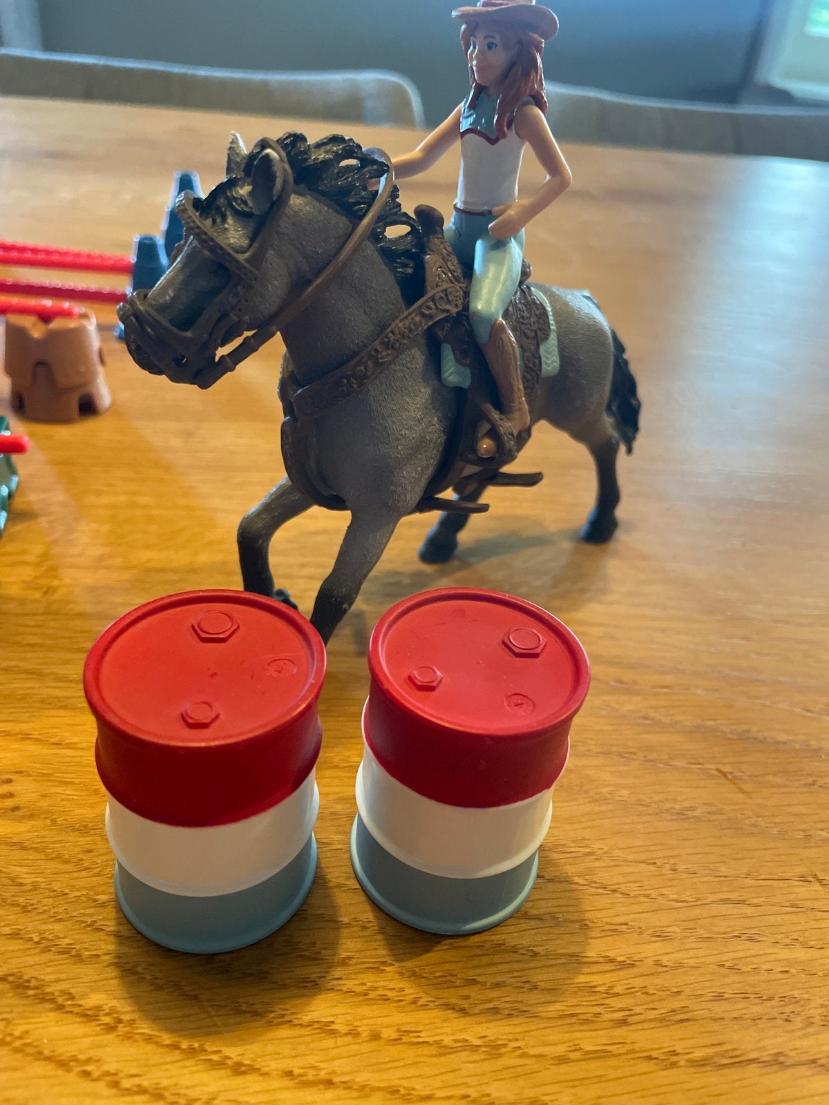 Schleich paard met ruiter, barrels en cavaletti, Ophalen of Verzenden, Gebruikt