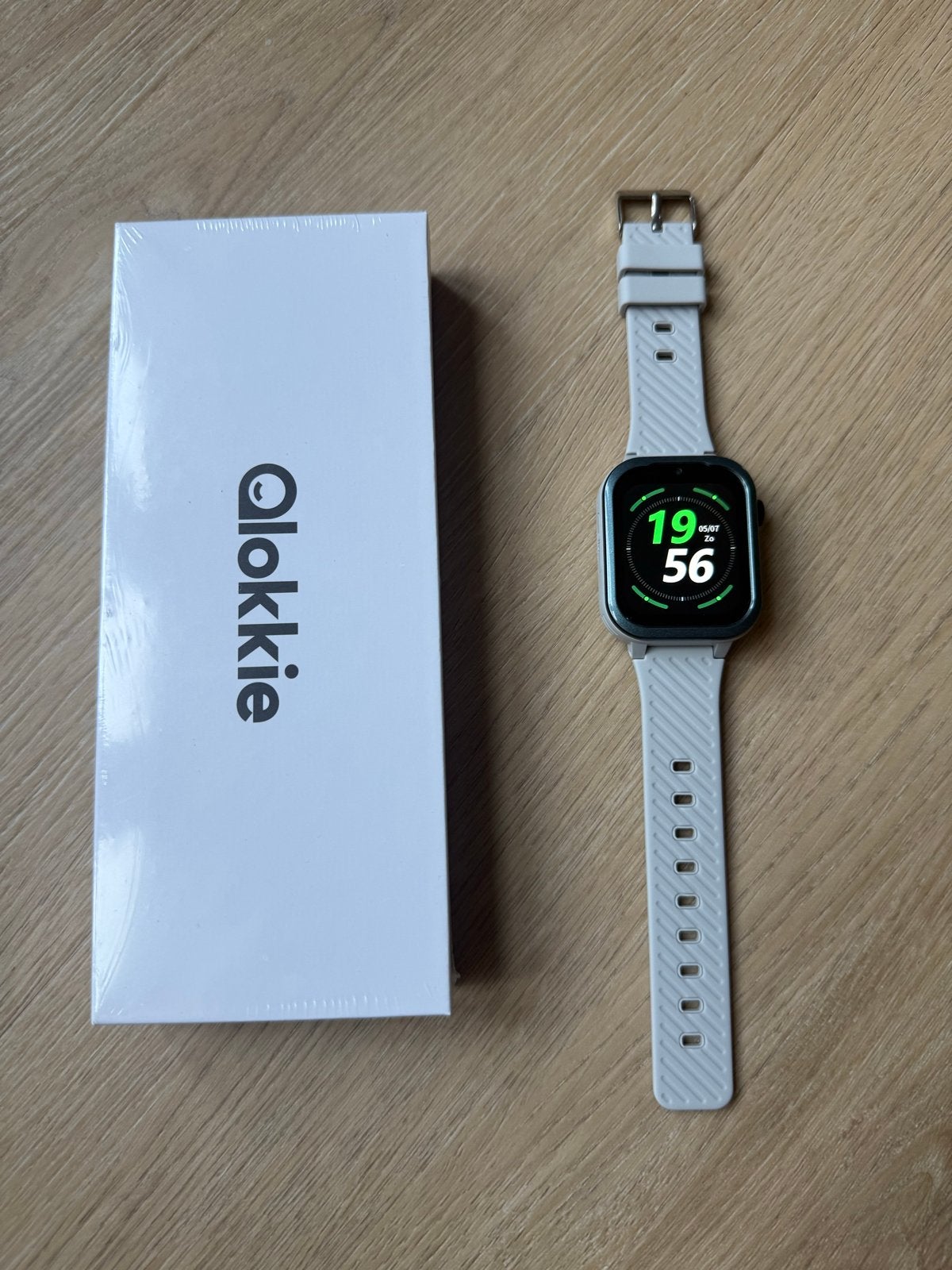Qlokkie GPS Smartwatch PRO voor kinderen - Nieuw in doos, Sieraden, Tassen en Uiterlijk, Horloges | Kinderen, Ophalen, Nieuw, Grijs