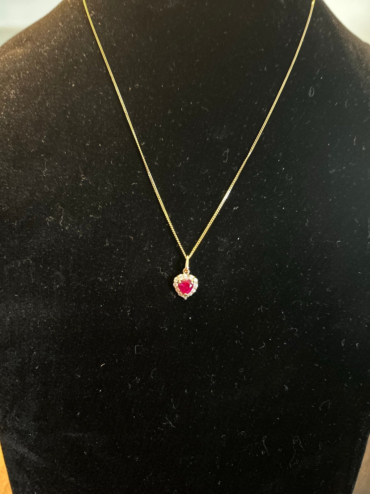 Gouden ketting met vurig hart hanger,  9 karaat, Ophalen of Verzenden, Zo goed als nieuw, Goud, Met hanger