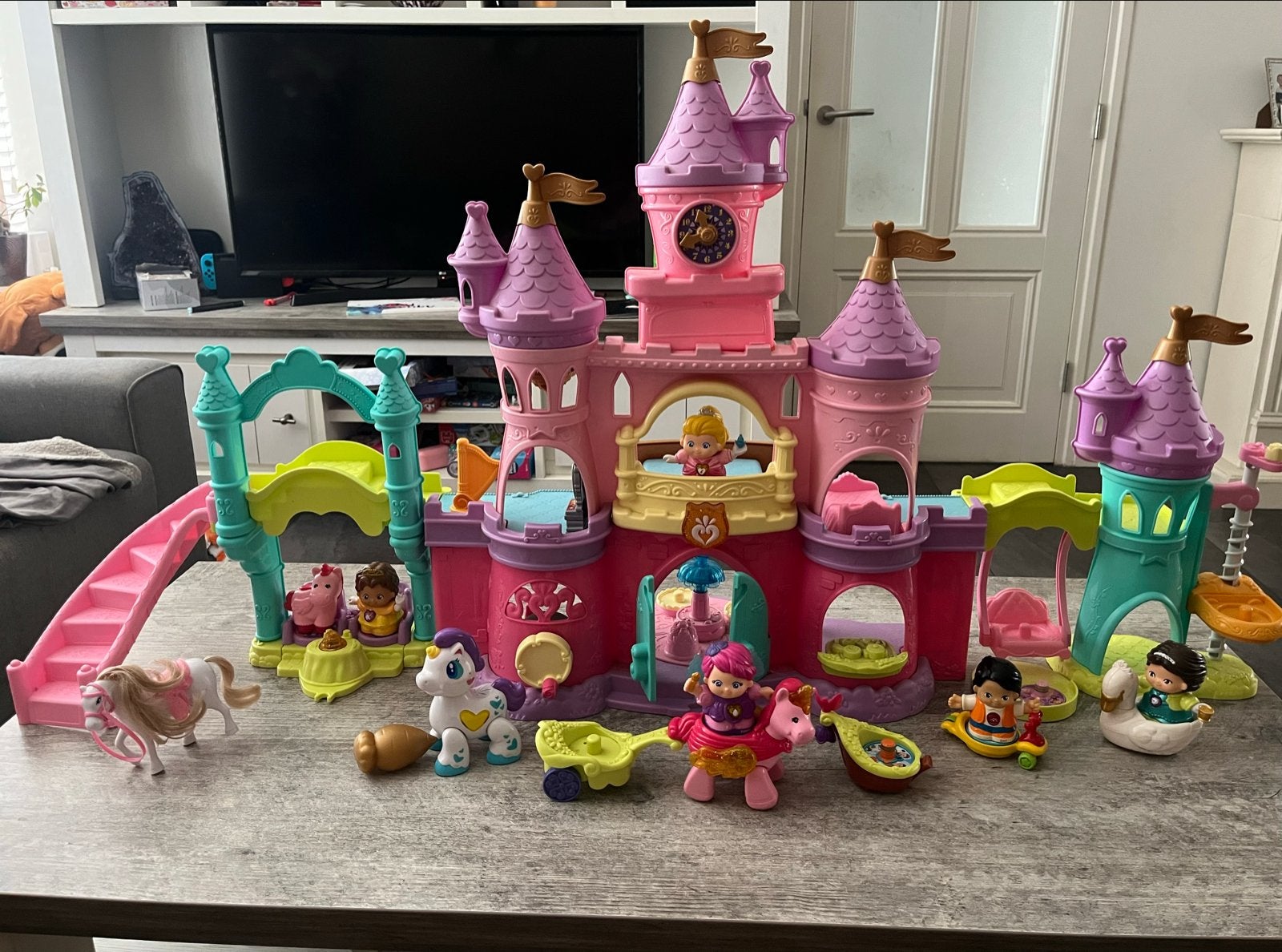 VTech Vrolijke Vriendjes Kasteel met extra figuren, Ophalen, Gebruikt, 2 tot 4 jaar