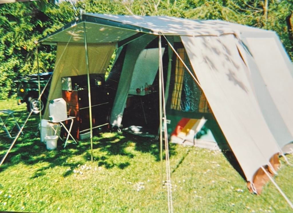 Vakantie sale 4/5 pers +2:/3 pers tent + aanhanger + keuken, Ophalen of Verzenden, Gebruikt