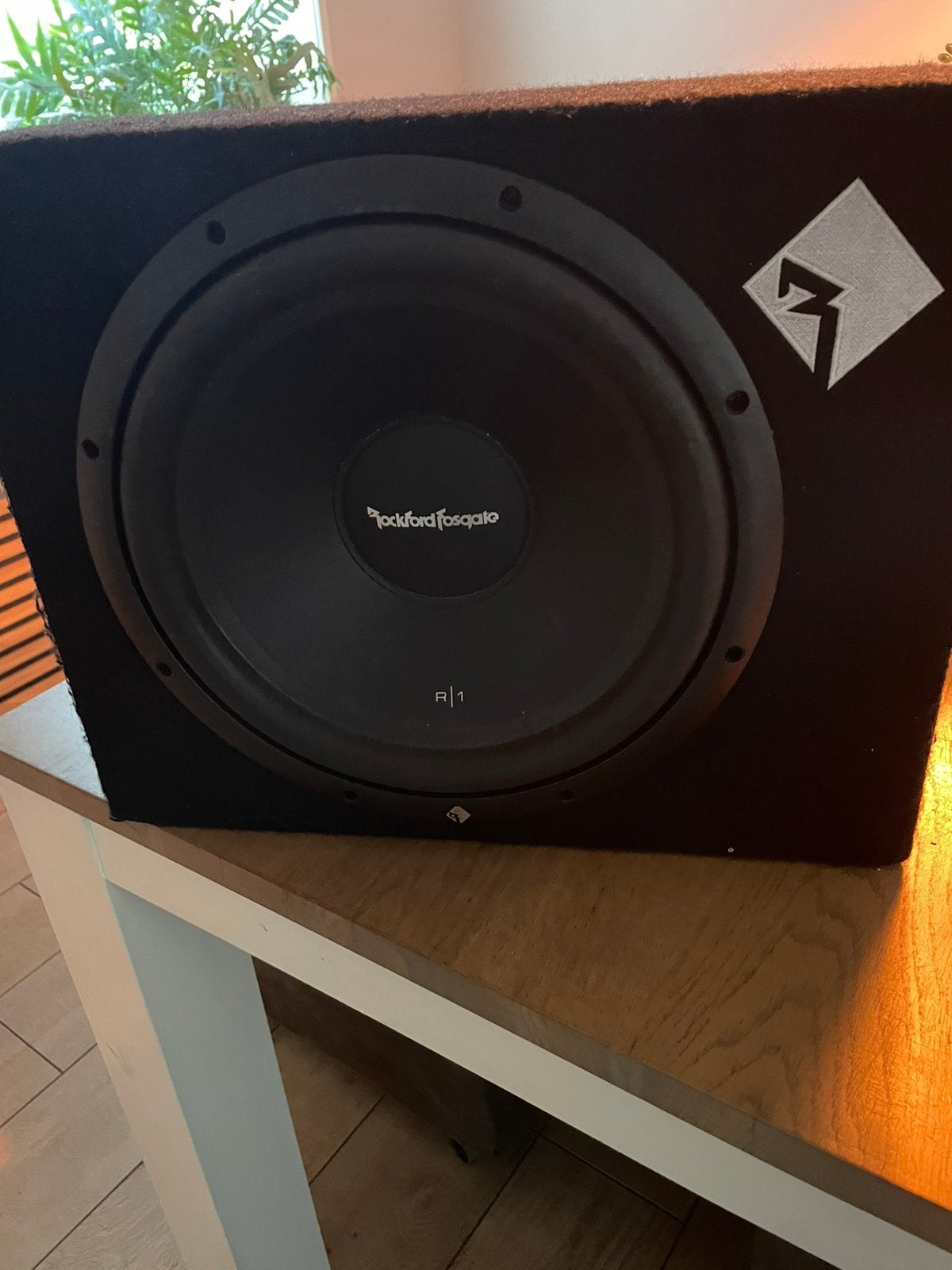 Rockford 12 inch subwoofer in gesloten compacte kist, Ophalen of Verzenden, Gebruikt