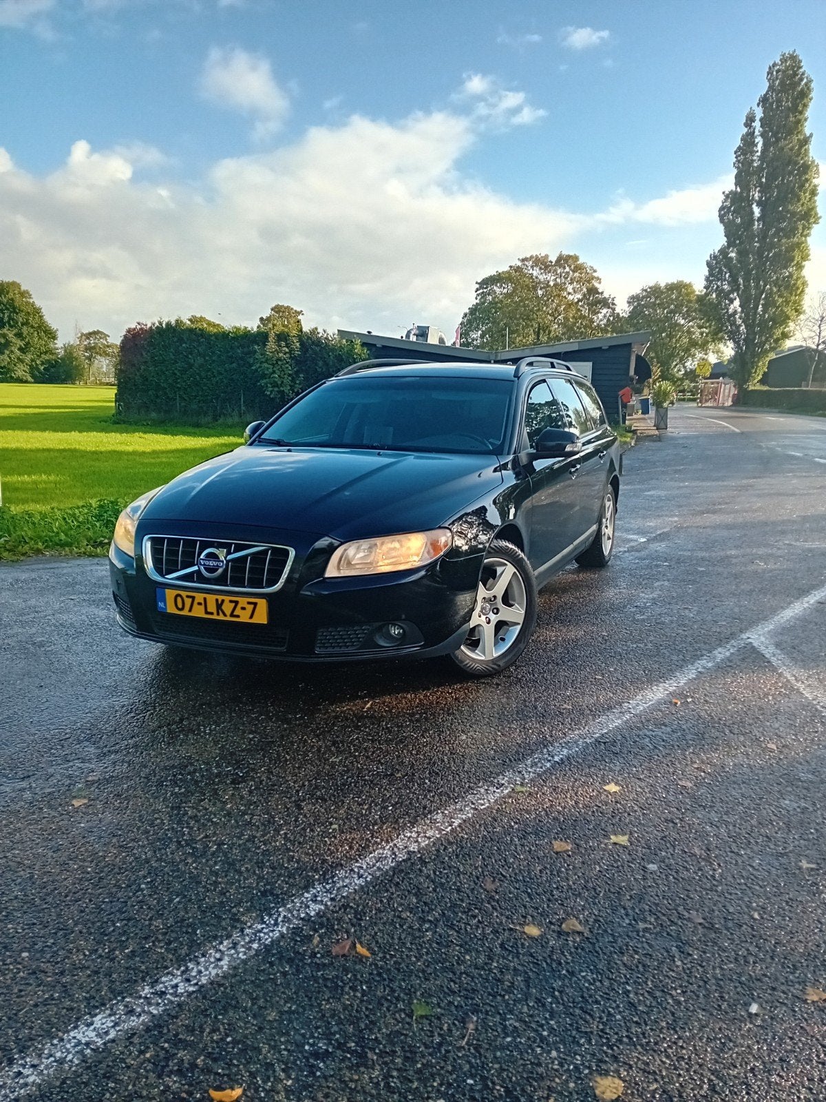 Volvo V70 2.0 2010 Zwart APK 03 09 2027 411000KM, Voorwielaandrijving, 145 pk, 4 cilinders, Zwart