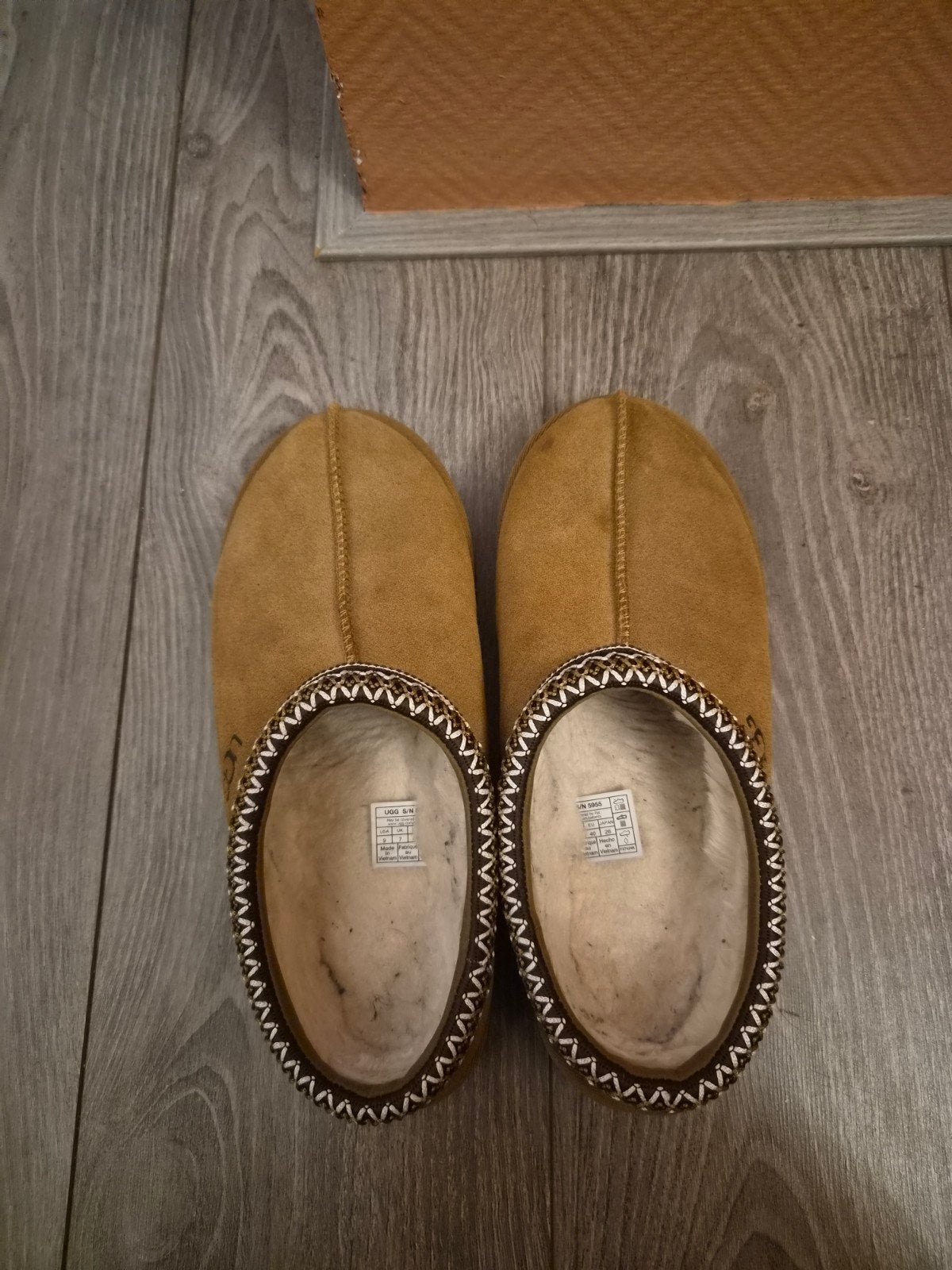 Ugg tassman, Ophalen of Verzenden, Zo goed als nieuw, Zwart