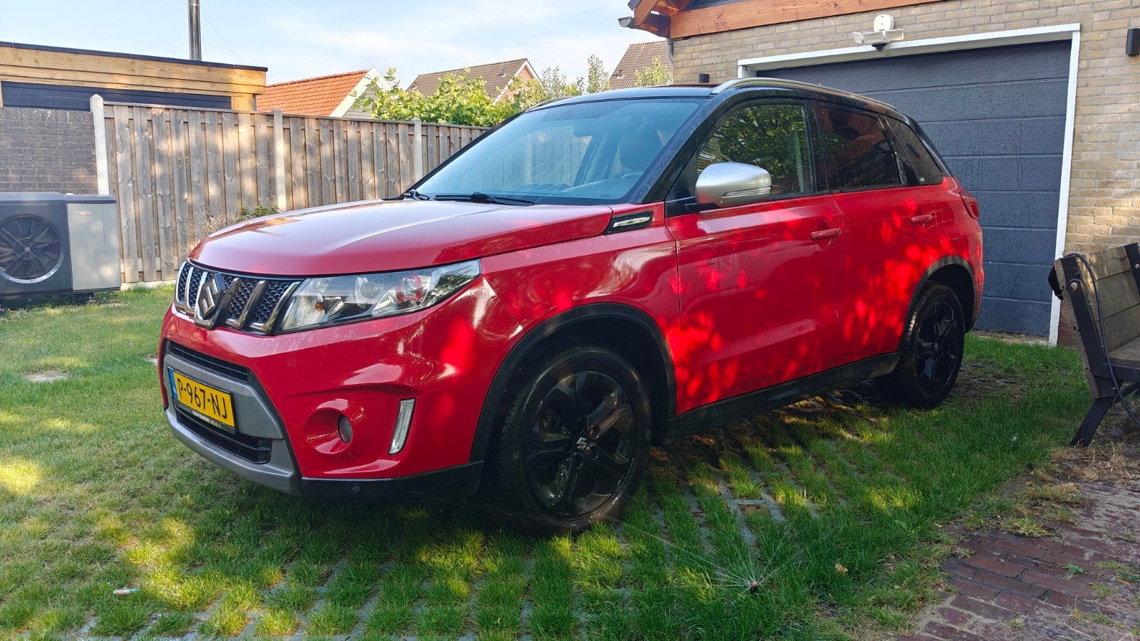 Suzuki Vitara 1.4s 140pk Allgrip Aut 2016 Rood, Auto's, Automaat, Zwart, 4 cilinders, 1200 kg