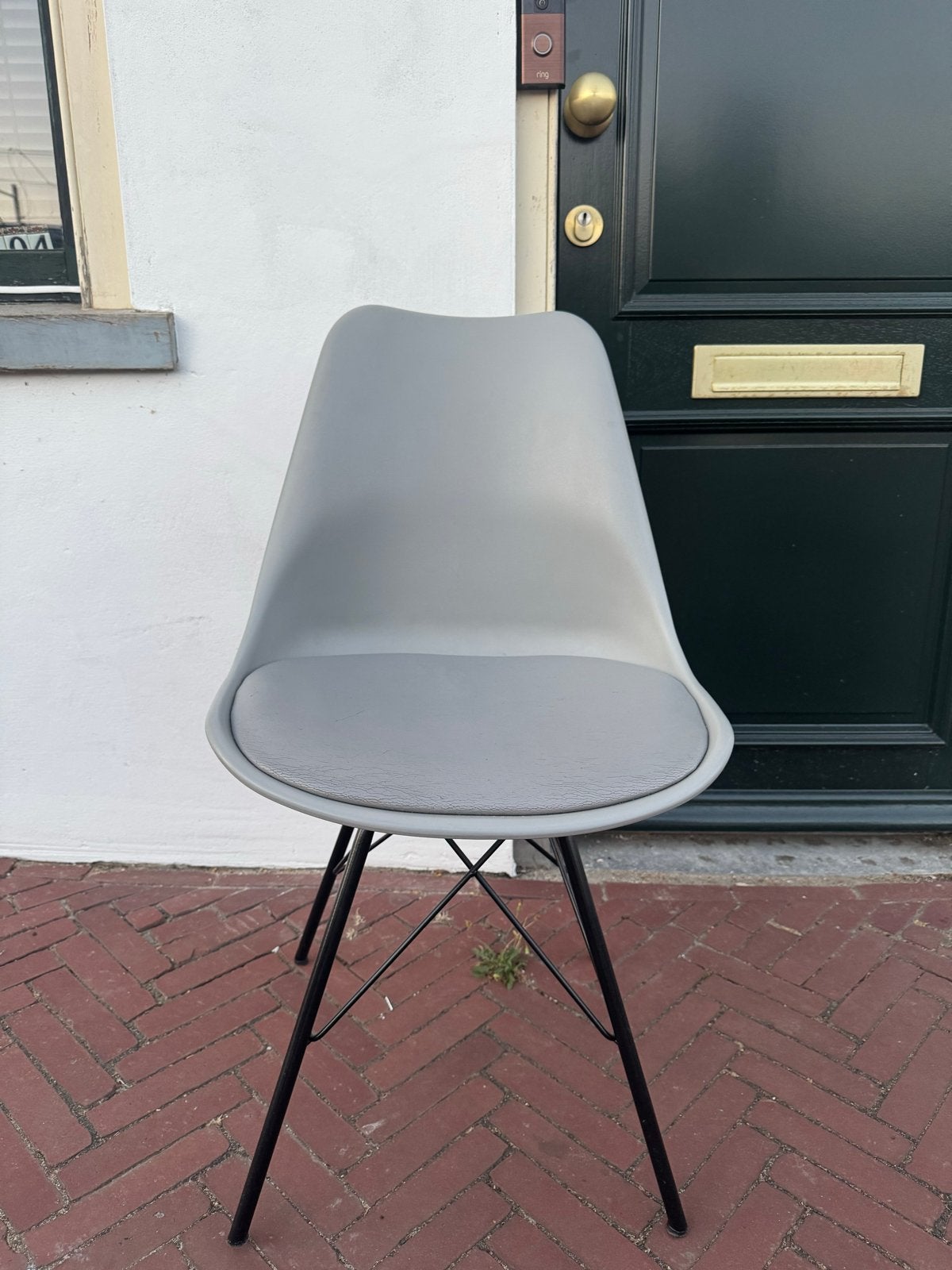 Set van 4 grijze stoelen met metalen onderstel Kick, Huis en Inrichting, Ophalen, Kunststof, Gebruikt, Vier