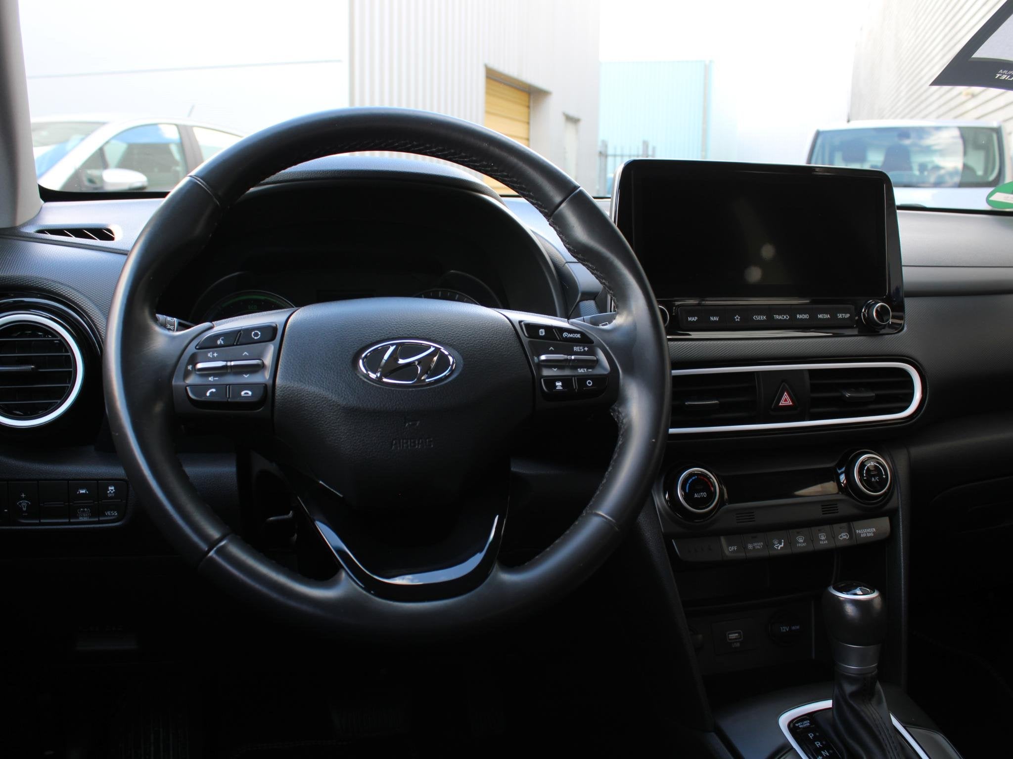 Foto 8 van Hyundai Kona 1.6 GDI HEV Comfort | APPLE CARPLAY | ACHTERUIT