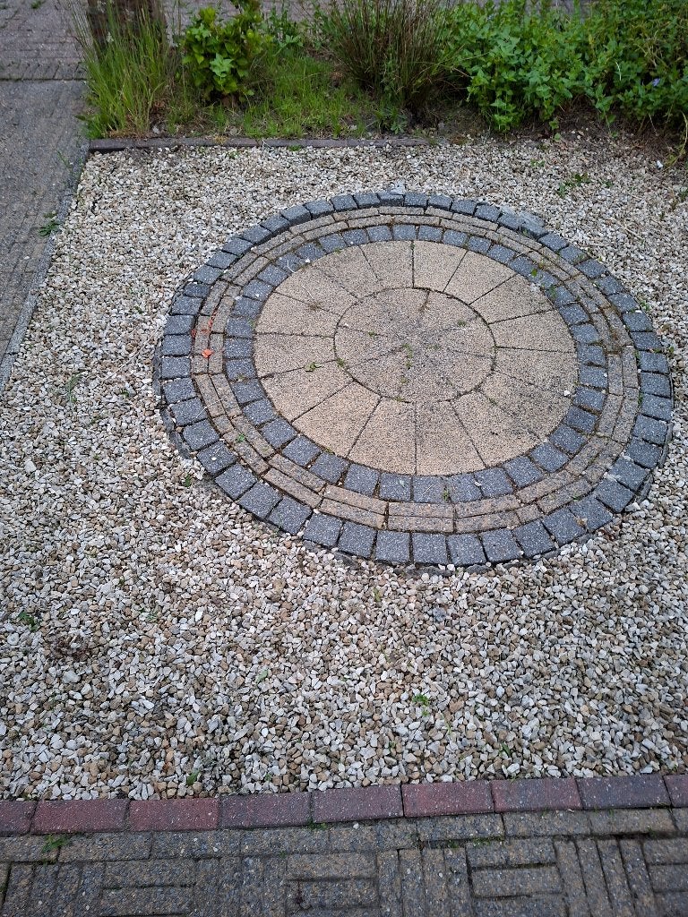 Gratis ophalen rond terras met grind, Tuin en Terras, Tegels en Klinkers, Ophalen, Gebruikt, 5 tot 10 m², Grind