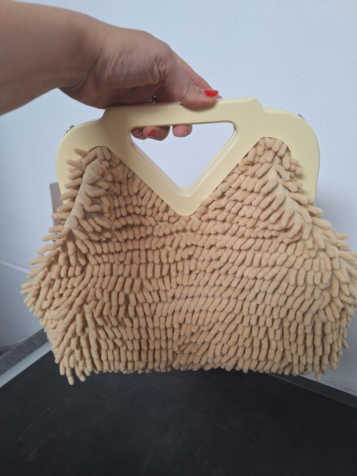 Unieke beige handtas met pluizige textuur, Ophalen of Verzenden, Nieuw, Beige, Handtas