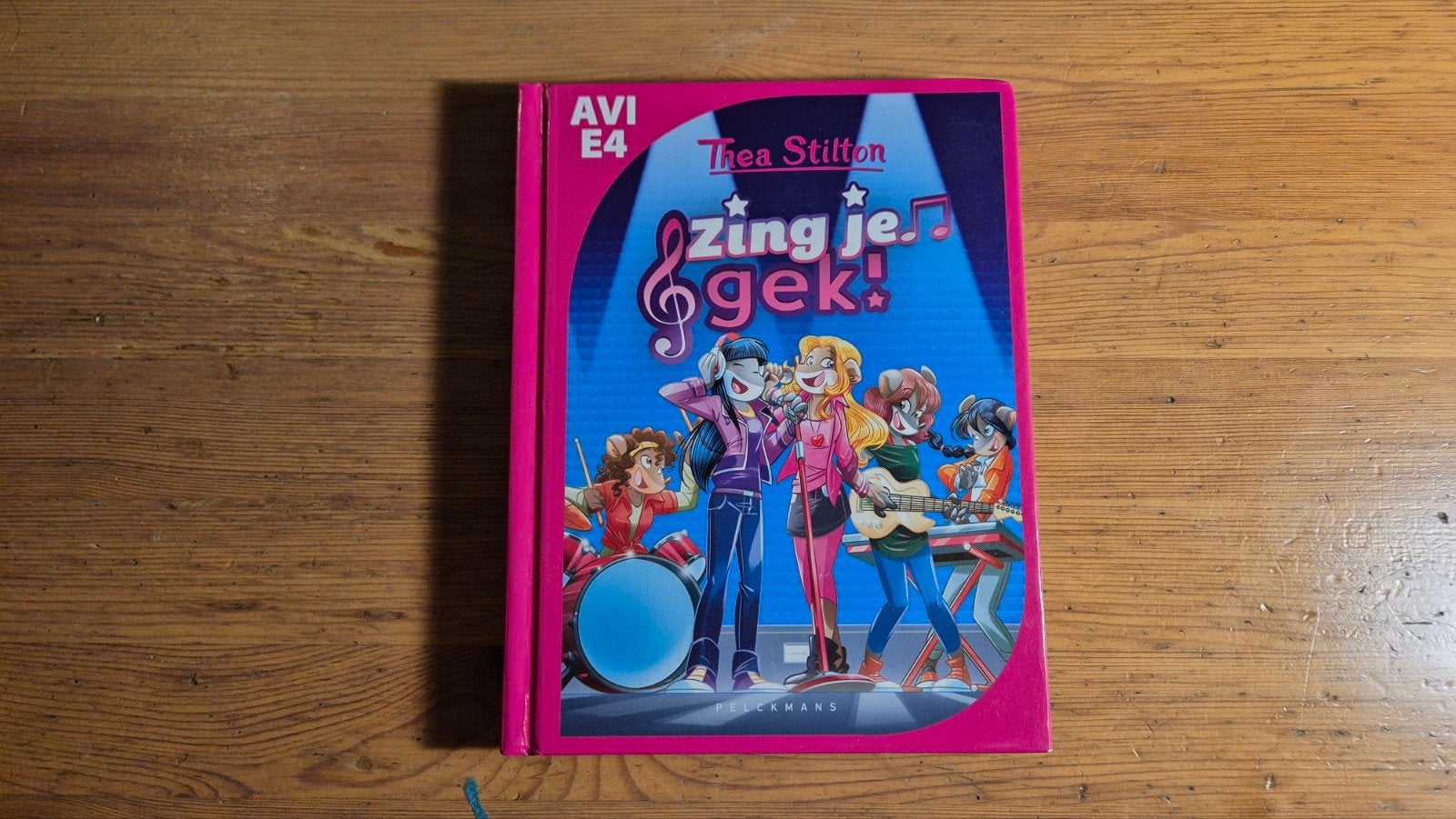 Thea Stilton - Thea Stilton - Zing je gek!, Thea Stilton, Fictie algemeen, Ophalen of Verzenden, Zo goed als nieuw