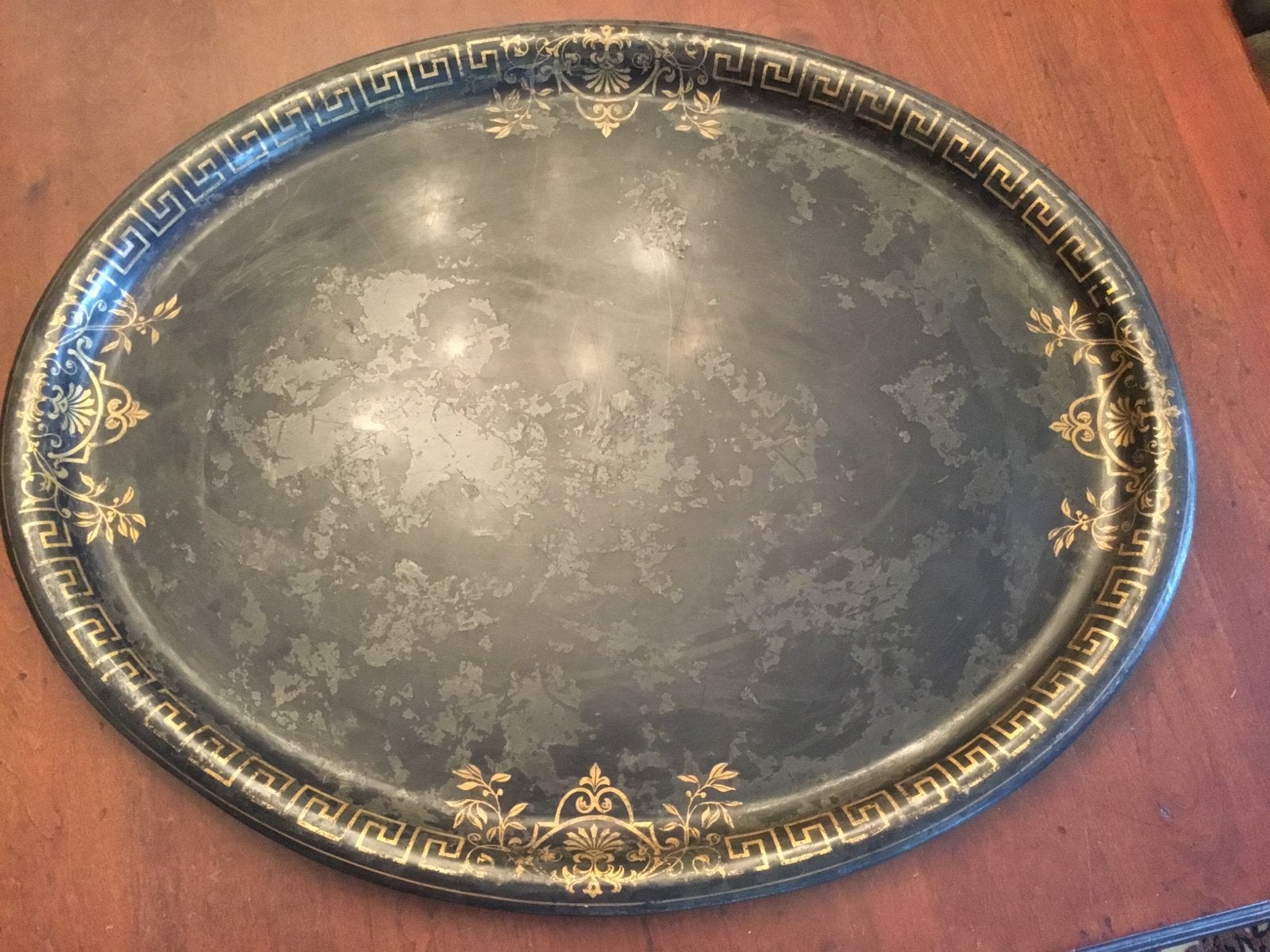 Groot ovaal metalen dienblad met Griekse decoratie, Huis en Inrichting, Woonaccessoires | Dienbladen, Gebruikt, Dienblad, Metaal