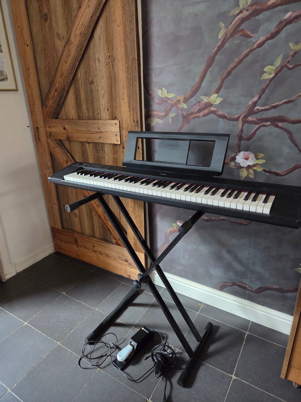 Yamaha Piaggero NP-12B Digitaal Piano met standaard,  pedaal, Ophalen, Zwart, Digitaal, Zo goed als nieuw