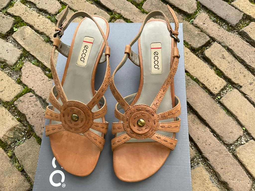 ECCO sandalen met hak - Maat 38, Ophalen of Verzenden, Zo goed als nieuw, Bruin, Sandalen of Muiltjes