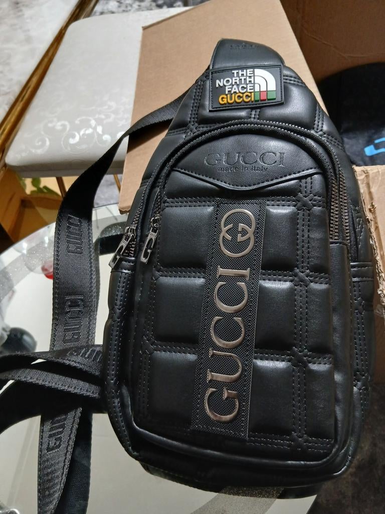Heren schoudertassen: Gucci, Calvin Klein, Tommy Hilfiger, Sieraden, Tassen en Uiterlijk, Ophalen of Verzenden, Gebruikt, Zwart