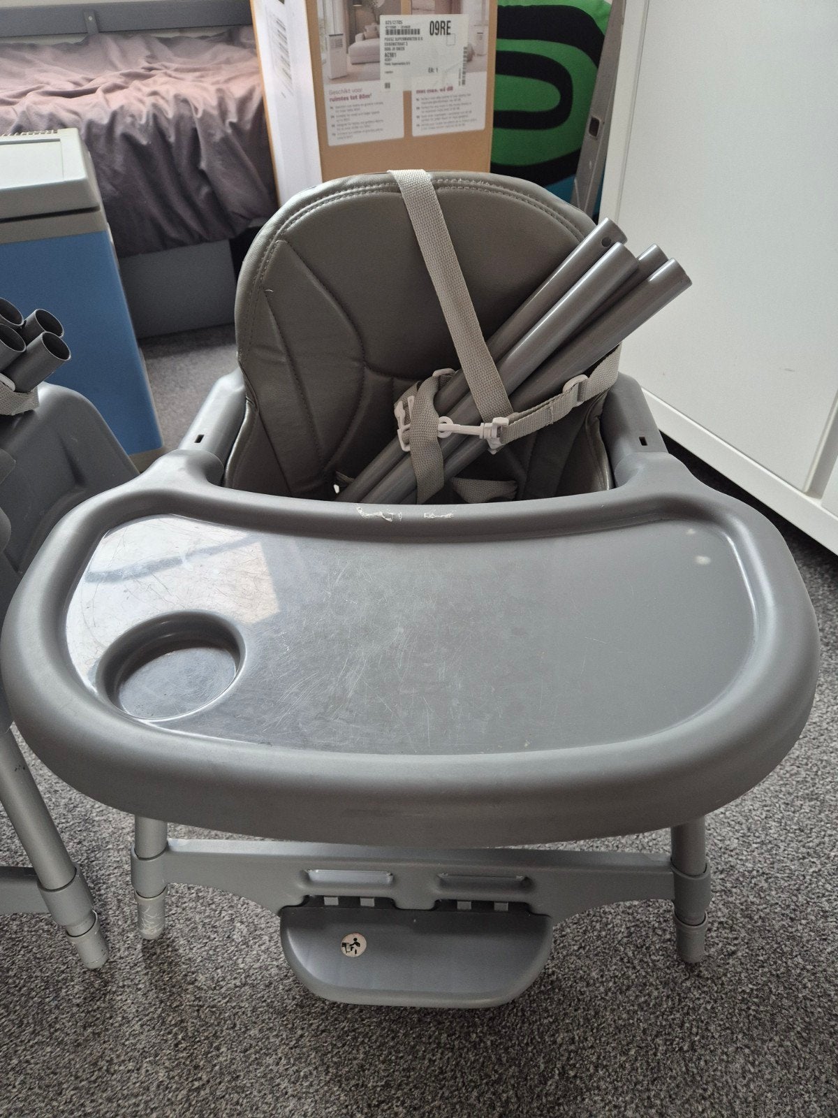 Puck kinderstoel grijs (2 stuks), Kinderen en Baby's, Kinderstoelen, Ophalen, Gebruikt, Overige typen, Gordel(s)