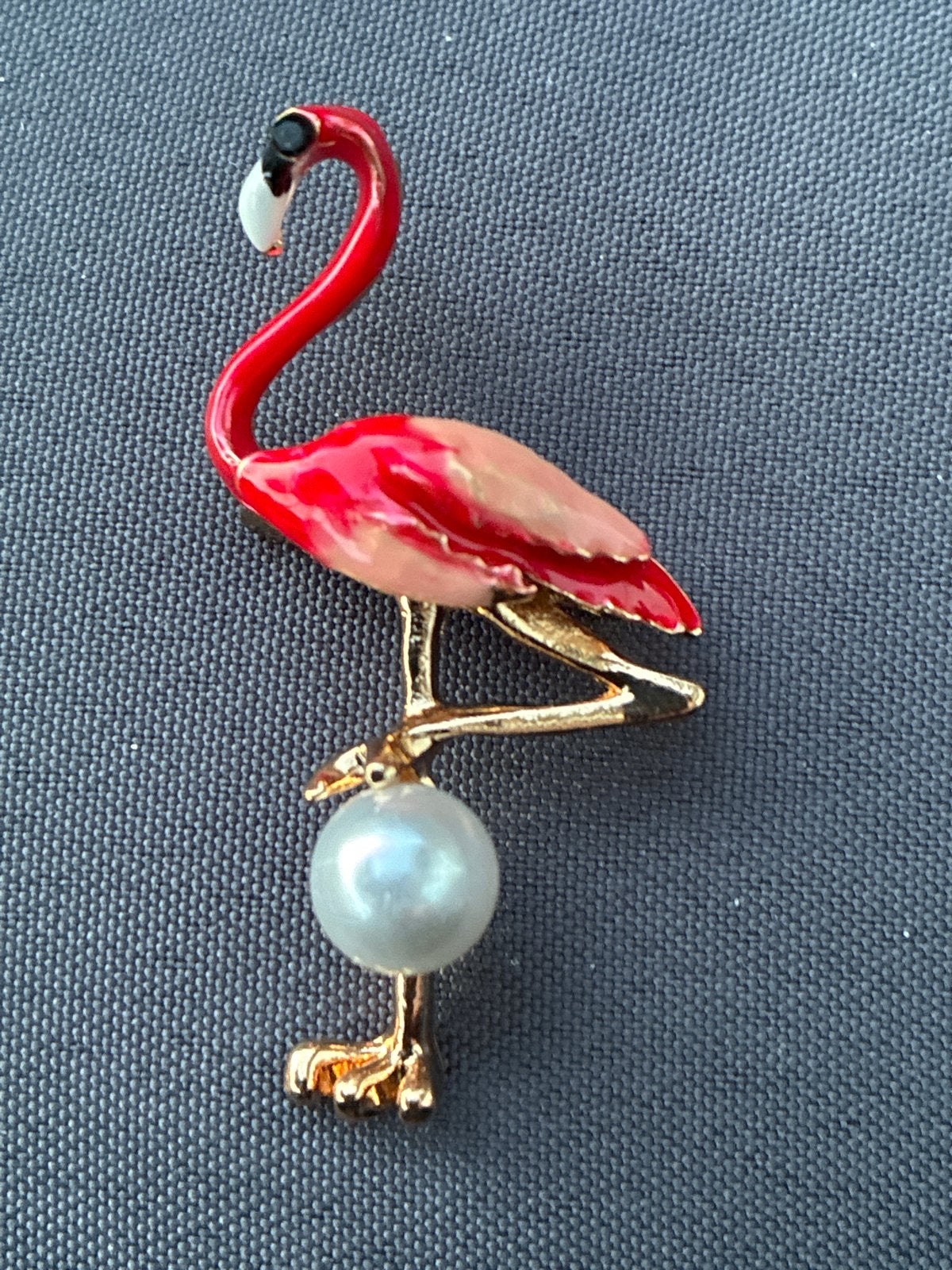 Leuke flamingo broche met parel, Sieraden, Tassen en Uiterlijk, Broches, Overige materialen, 4 tot 7 cm, Ophalen of Verzenden