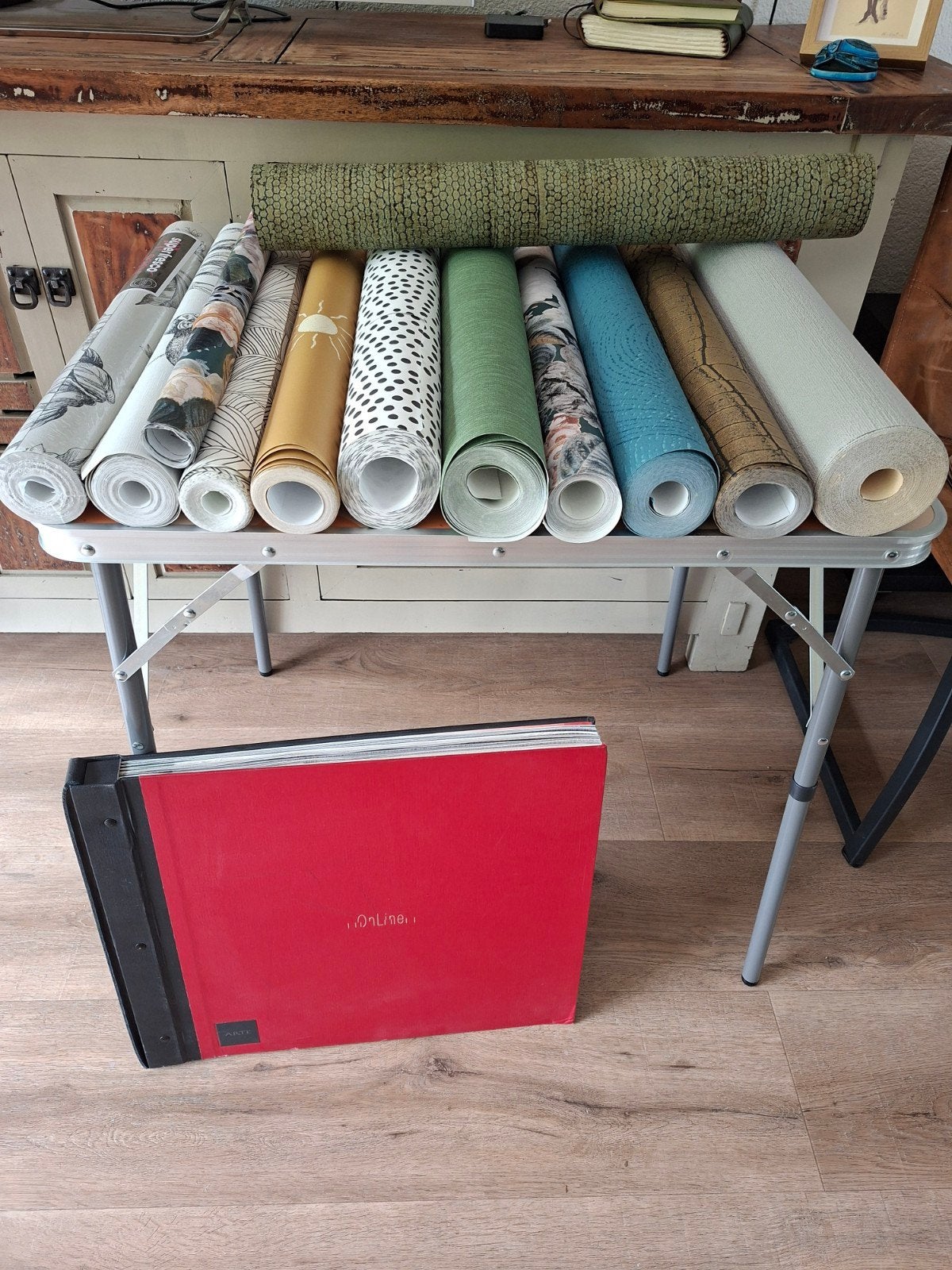 Diverse rollen behang en 1 behangstalenboek, Huis en Inrichting, Stoffering | Behang, Ophalen of Verzenden, Minder dan 10 m², Geel