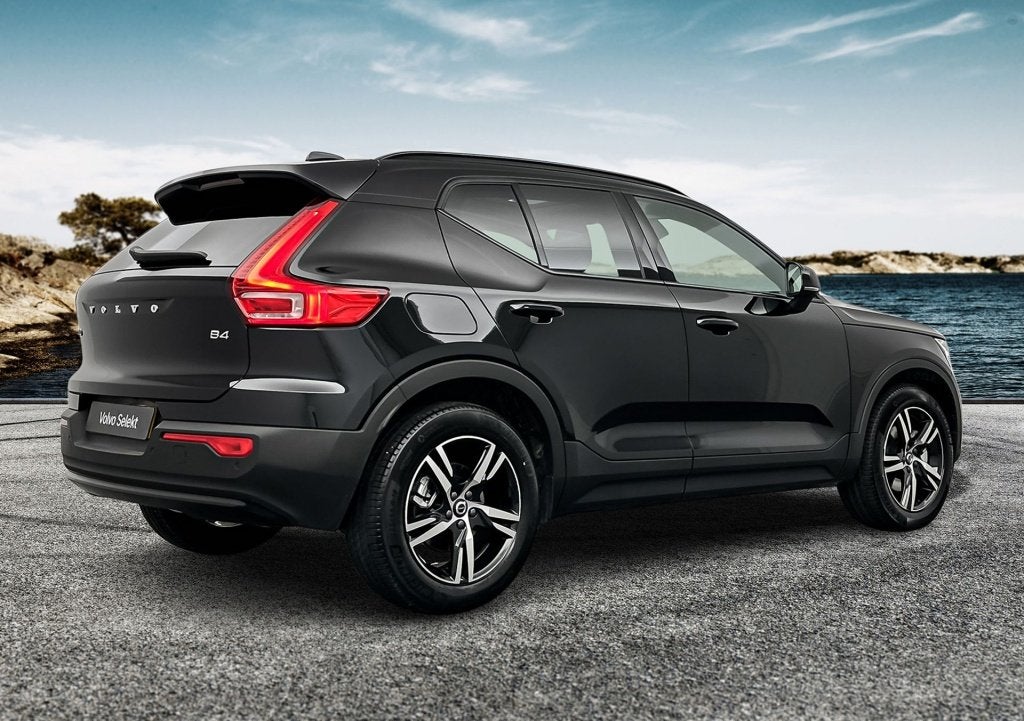 Volvo XC40 B4 197PK Plus Dark| Camera| Trekhaak| Adap.Cruise, Auto's, Automaat, Dealer onderhouden, 1588 kg, Gebruikt