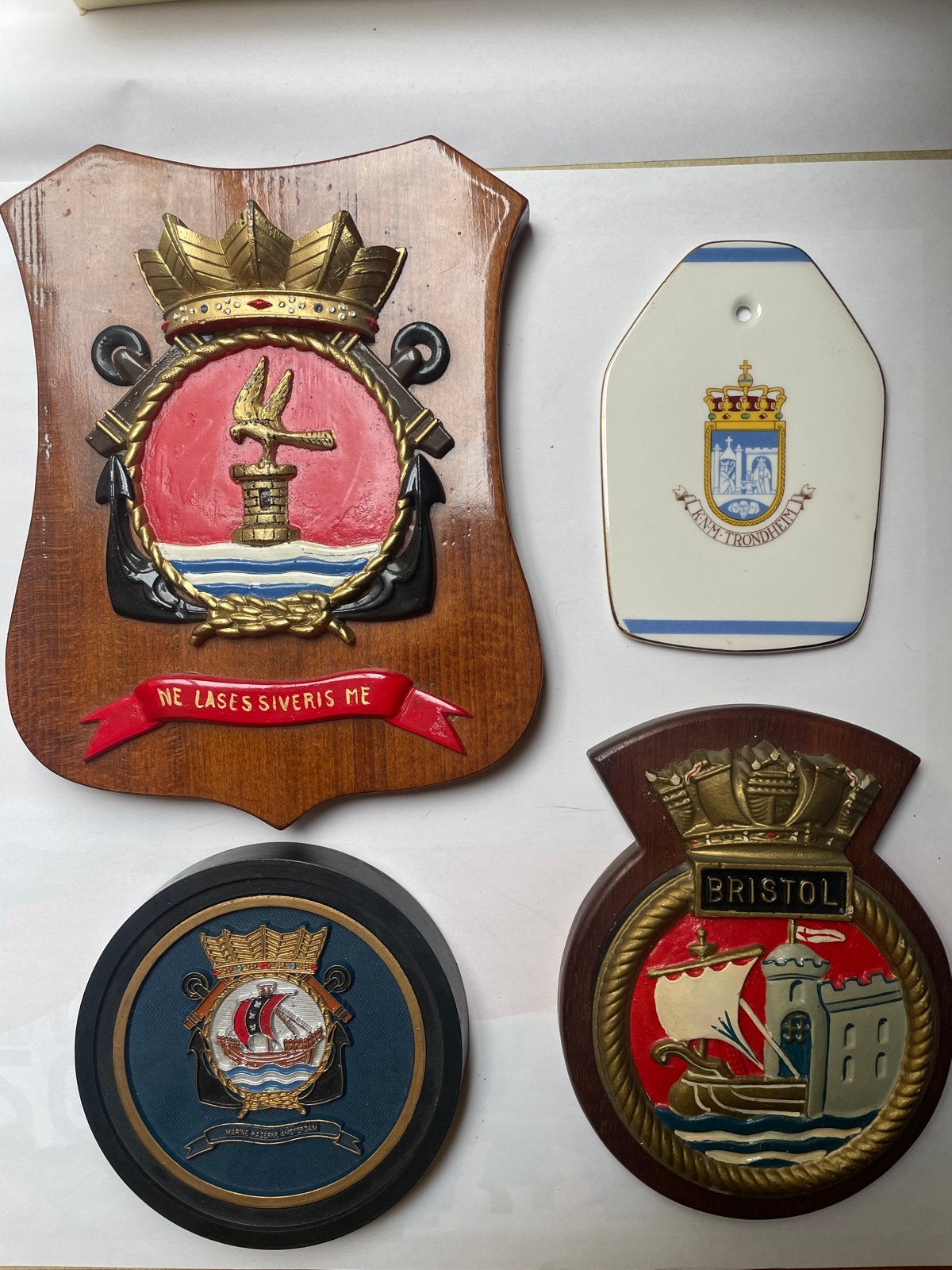 Verzameling Militaire Wapenschilden / Plaques, Ophalen, Marine, Overige gebieden, Overige typen