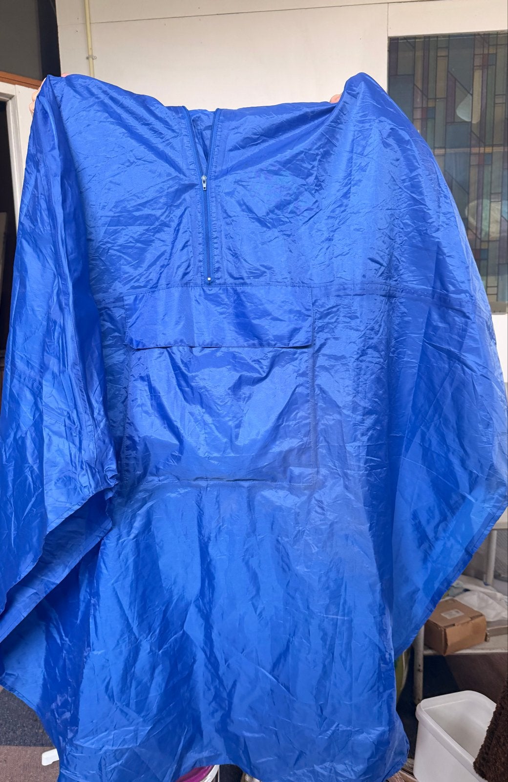 Blauwe Waterdichte Poncho - Ideaal voor Regenachtig Weer, Caravans en Kamperen, Regenkleding, Ophalen of Verzenden, Zo goed als nieuw
