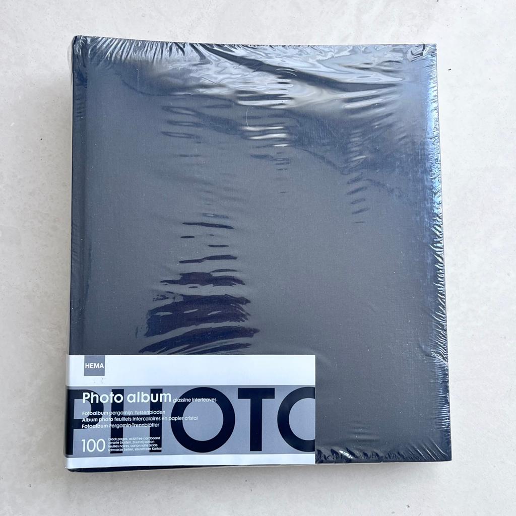 Hema Fotoalbum Zwart met 100 Pagina's en Pergamijn Tussenbla, Ophalen of Verzenden, Nieuw, Fotoalbum