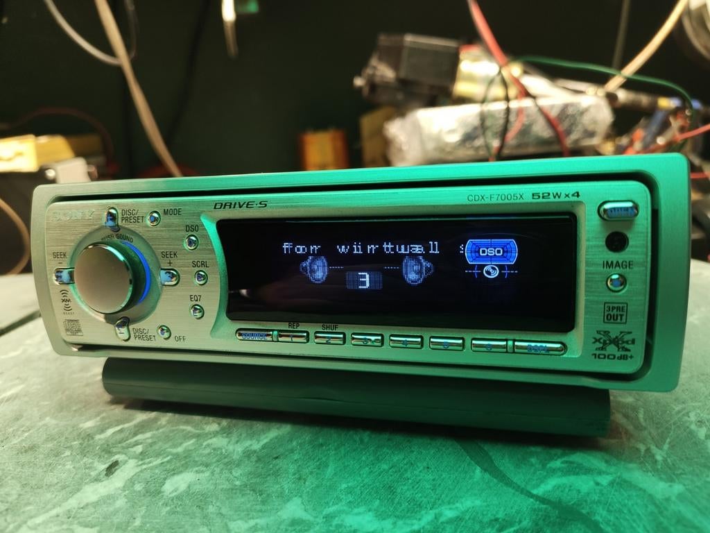 Sony **CDX-F7005X**youngtimer*animatie*race car*90s, Ophalen of Verzenden