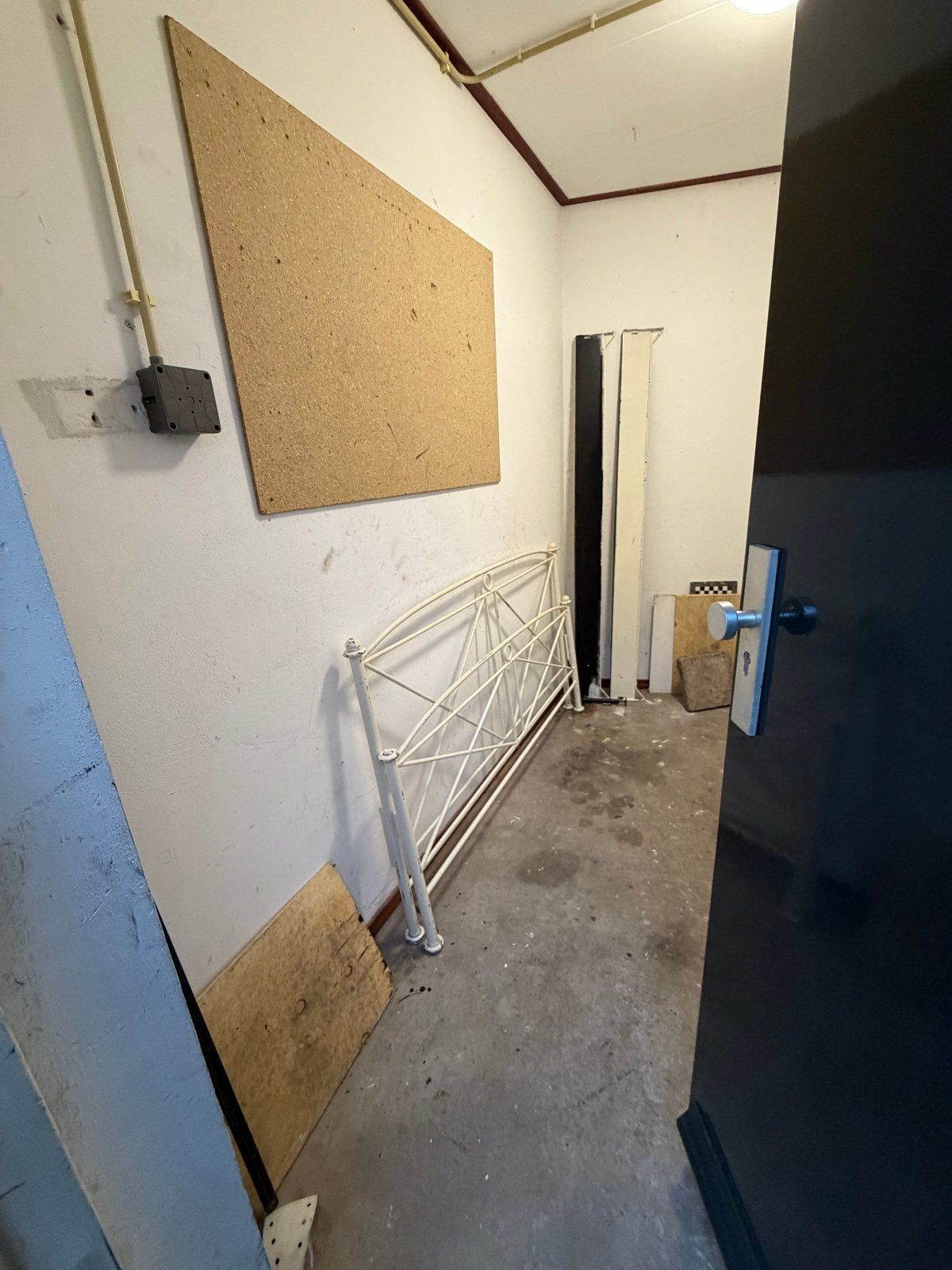 Gratis af te halen: Oud ijzeren bedframe, Ophalen, Gebruikt, Wit, Tweepersoons