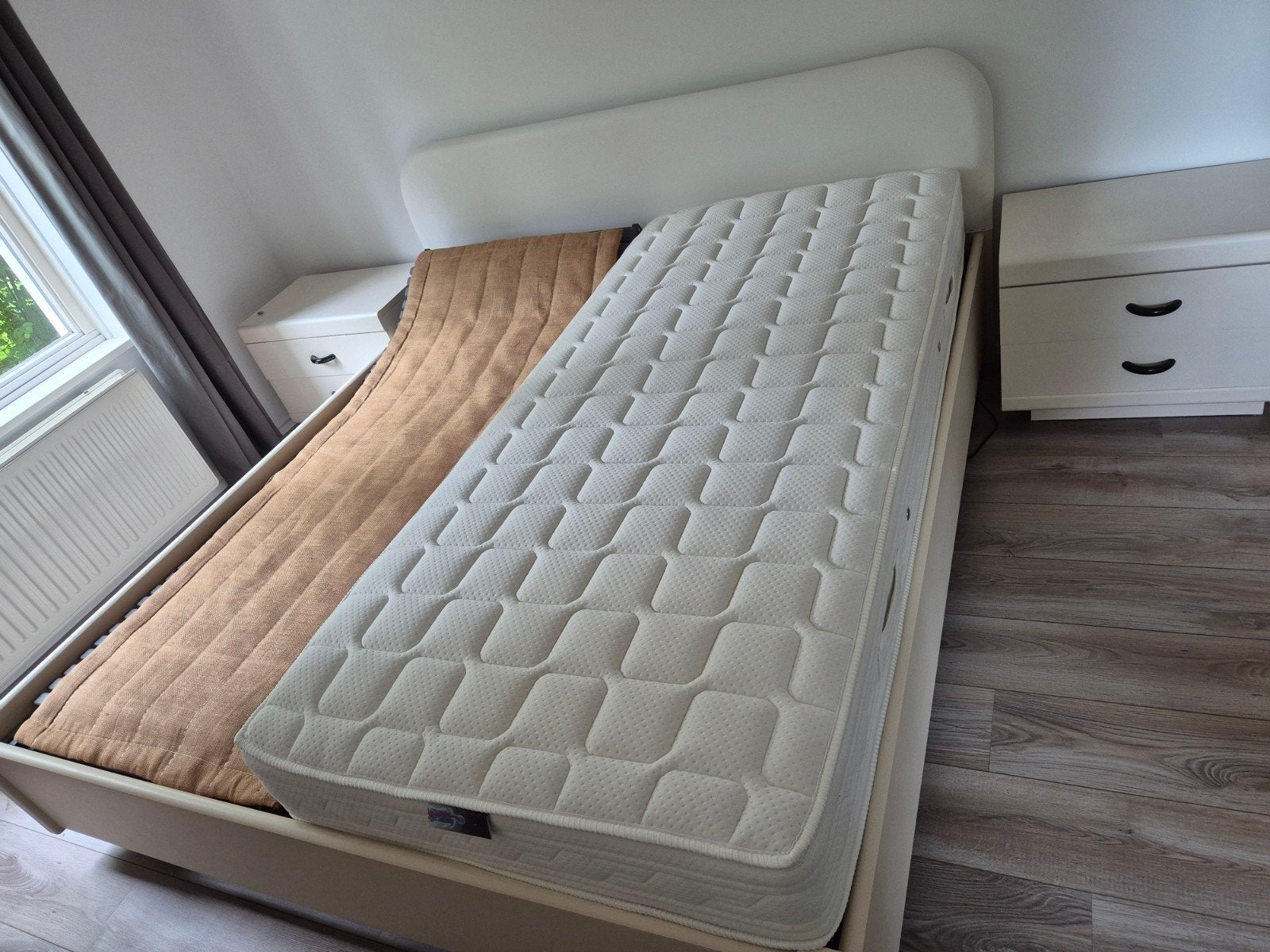 Tweepersoonsbed met 2x 90x200 elektrische lattenbodems, Ophalen, Tweepersoons, 180 cm, Hout