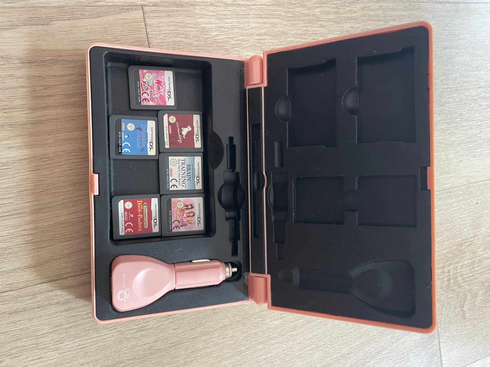 Roze Nintendo DS spelcassettehouder met 6 spellen, Spelcomputers en Games, Ophalen, Gebruikt, Overige genres, 1 speler