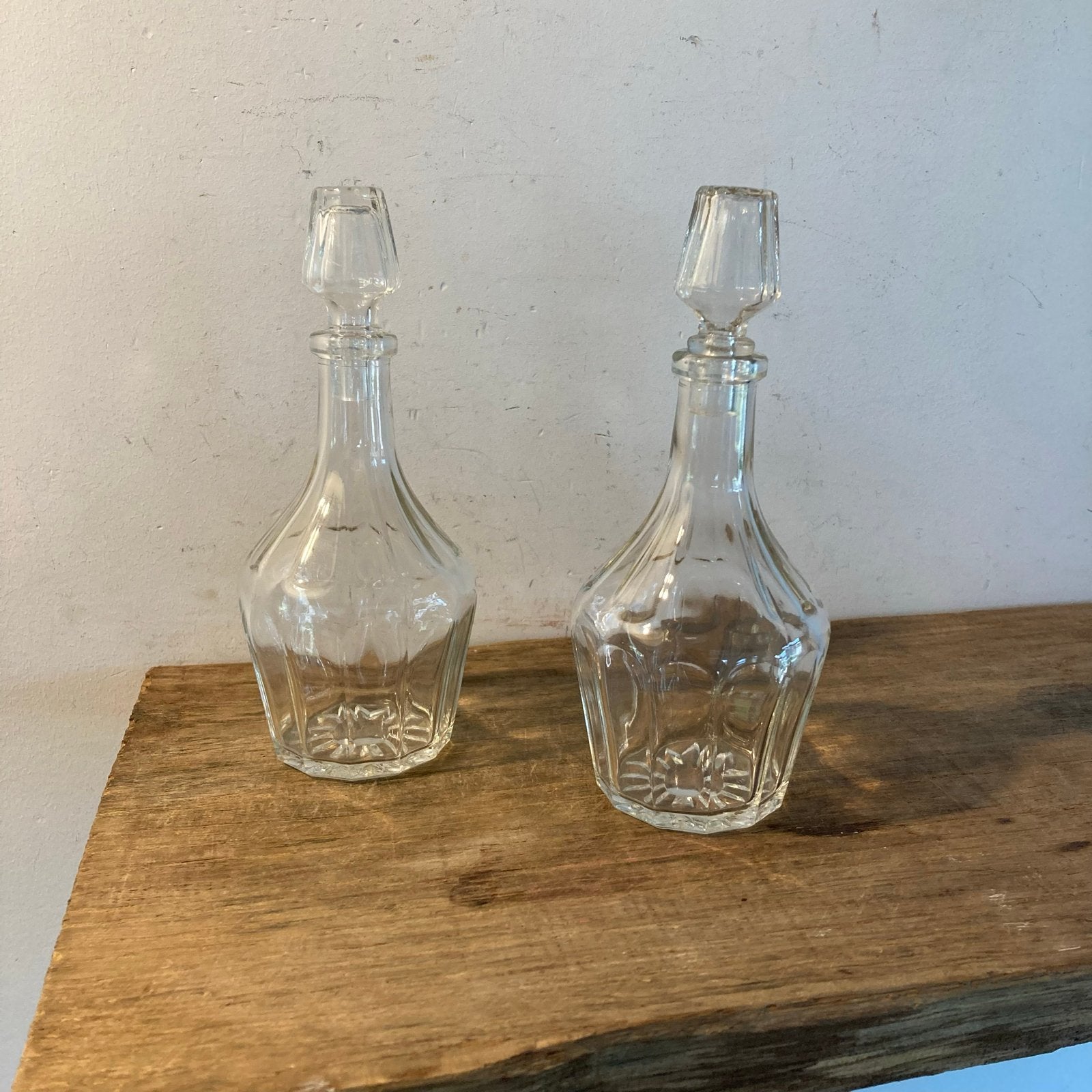 Set van 2 Vintage Glazen Karaffen - 16 cm Hoog, Ophalen of Verzenden