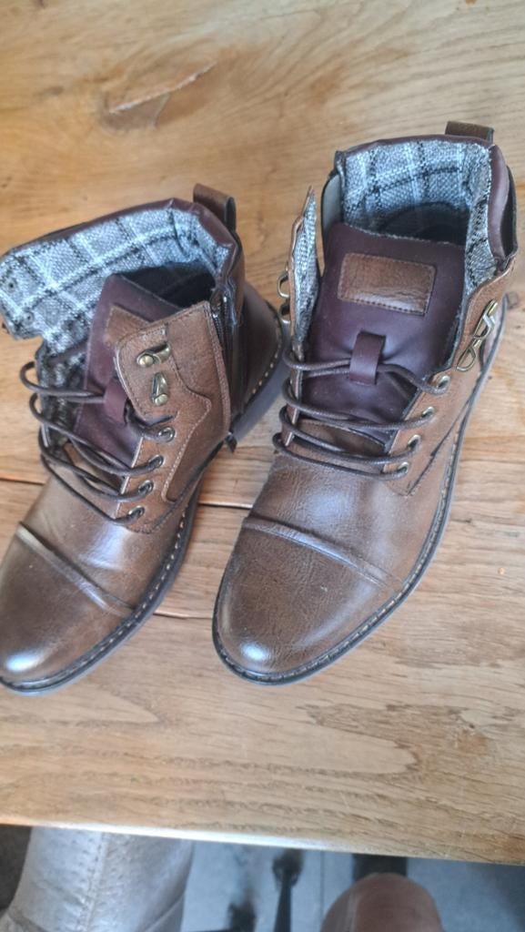 Stijlvolle bruine herenboots met ruitjesvoering, Kleding | Heren, Schoenen, Boots, Nieuw, Ophalen of Verzenden, Onbekend