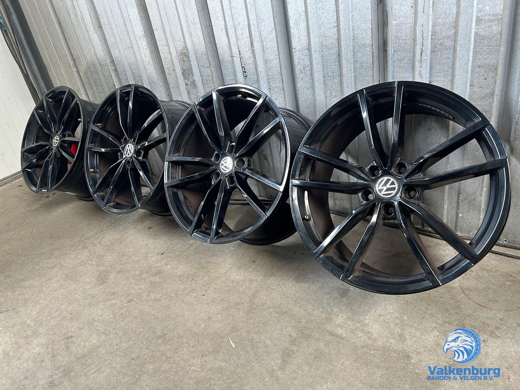 VW Golf 7 R Caddy Pretoria look 19 inch zwarte velgen 5x112, Auto-onderdelen, Banden en Velgen, 19 inch, Gebruikt, Velg(en), -