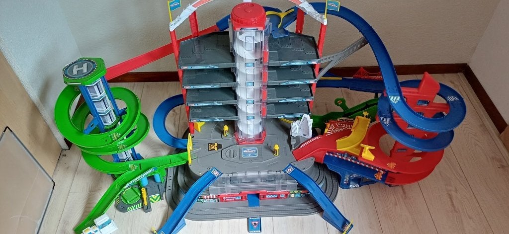 Mooie Majorette garage beschrijving er nog bij, Ophalen, Zo goed als nieuw