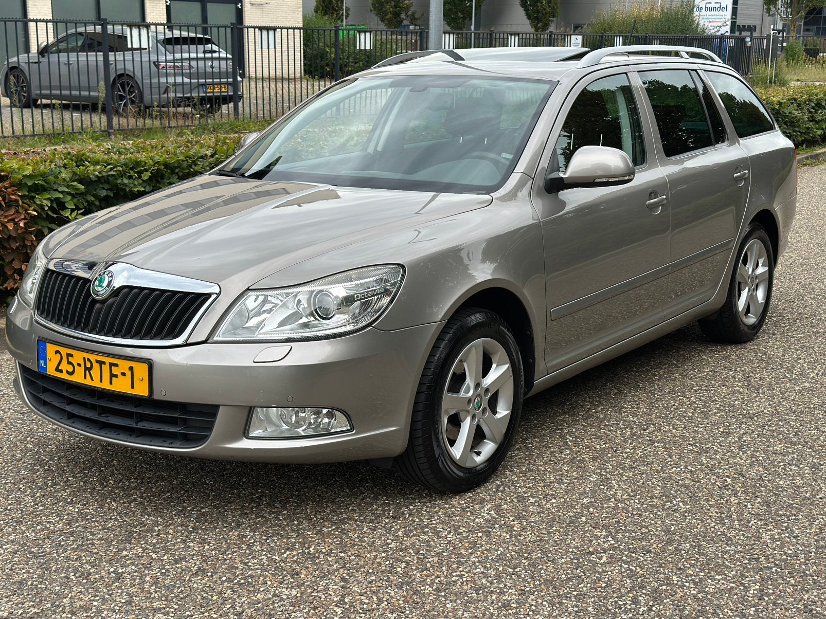 Skoda Octavia 1.2 TSI Combi 2011 Beige Zeer netjes schuifdak, Auto's, Voorwielaandrijving, 4 cilinders, Beige, Origineel Nederlands
