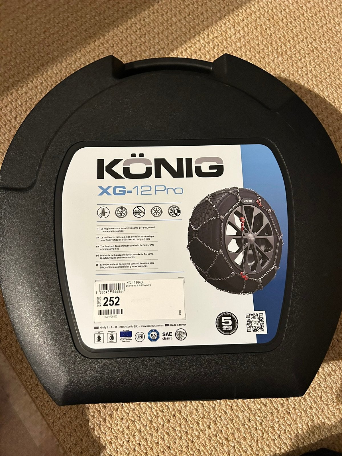 Te huur konig tesla sneeuwkettingen, Auto diversen, Ophalen, Zo goed als nieuw