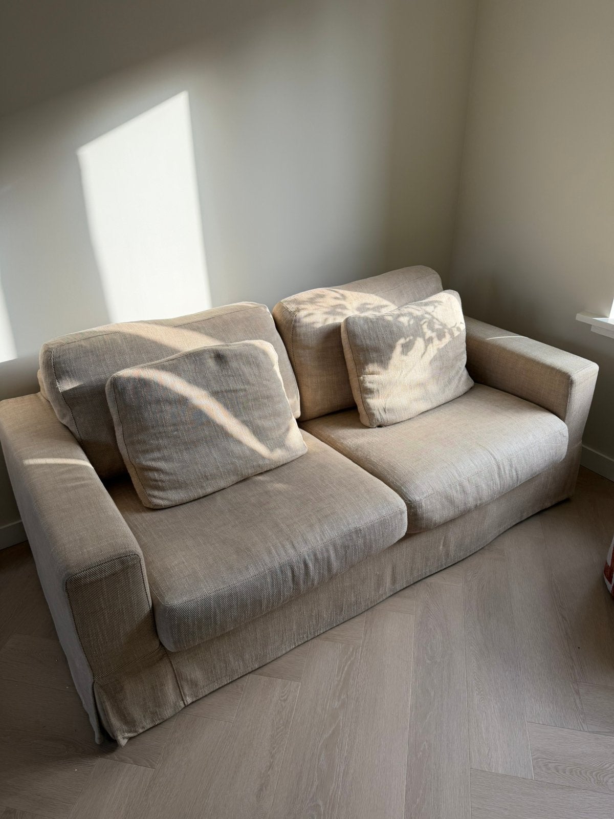 Gratis beige 2-zits bank, Huis en Inrichting, Ophalen, Gebruikt