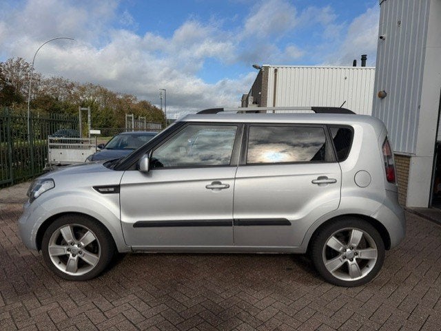 Kia Soul 1.6 CRDi X-ecutive automaat, Auto's, Dealer onderhouden, Stof, Gebruikt, Zwart