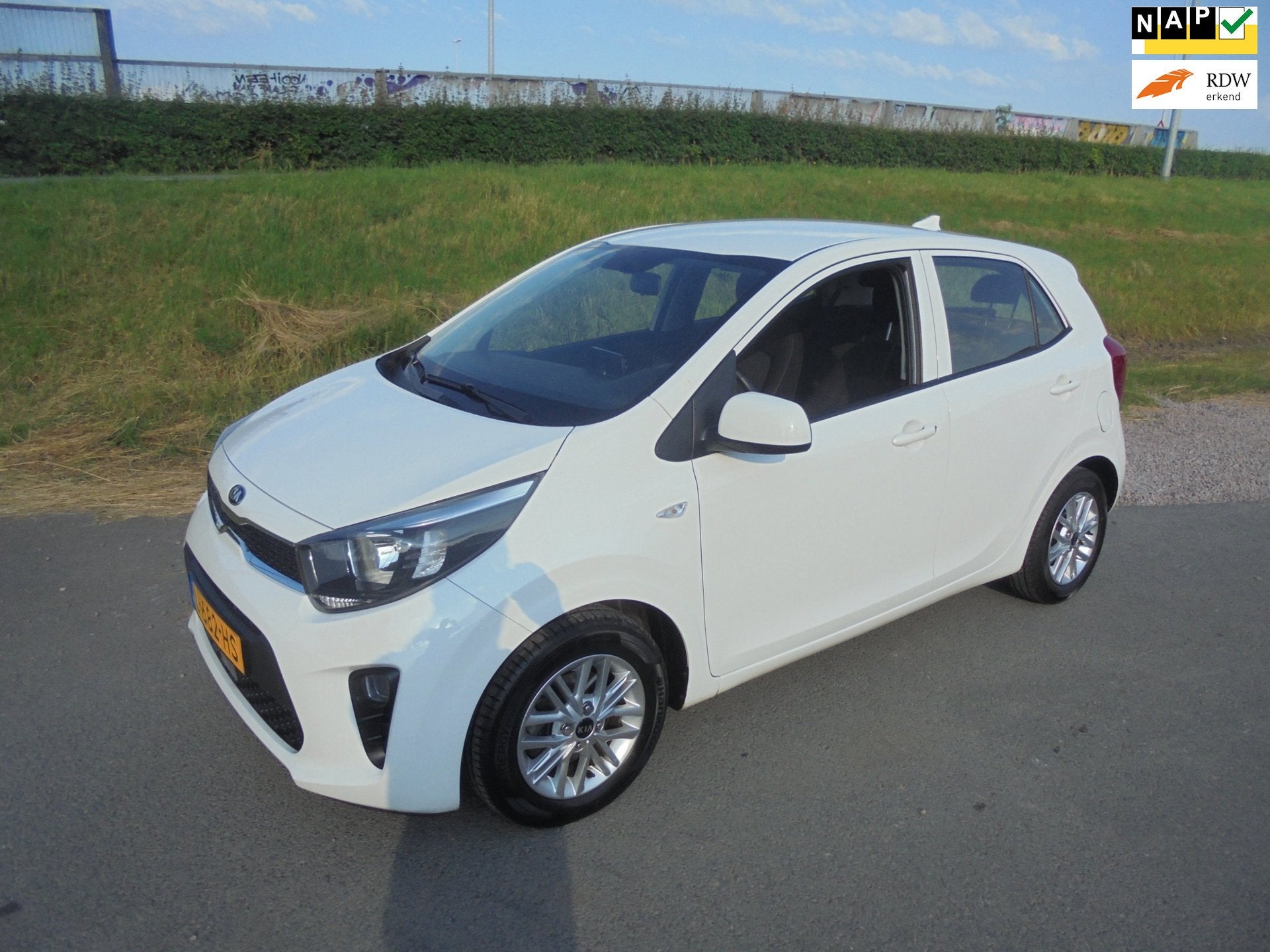 Kia Picanto Kia picanto 1.0 benzine DynamicLine airco lmv ca, Gebruikt, 4 stoelen, Wit, Origineel Nederlands