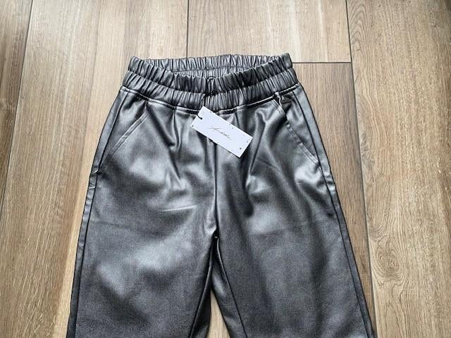 Ambika fake Leather Pant Nieuw!, Maat 38/40 (M), Nieuw, Ophalen of Verzenden, Ambika