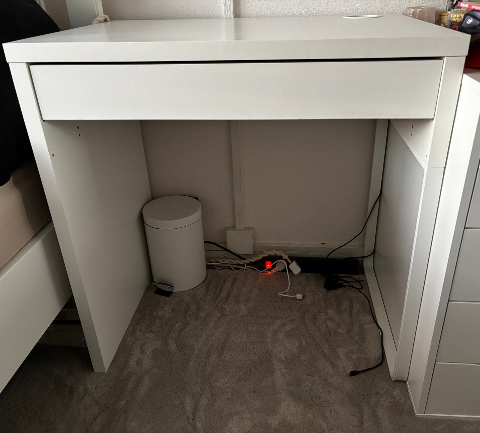 Wit basis bureau, Huis en Inrichting, Ophalen, 73 cm, Kabelgoot, Zo goed als nieuw