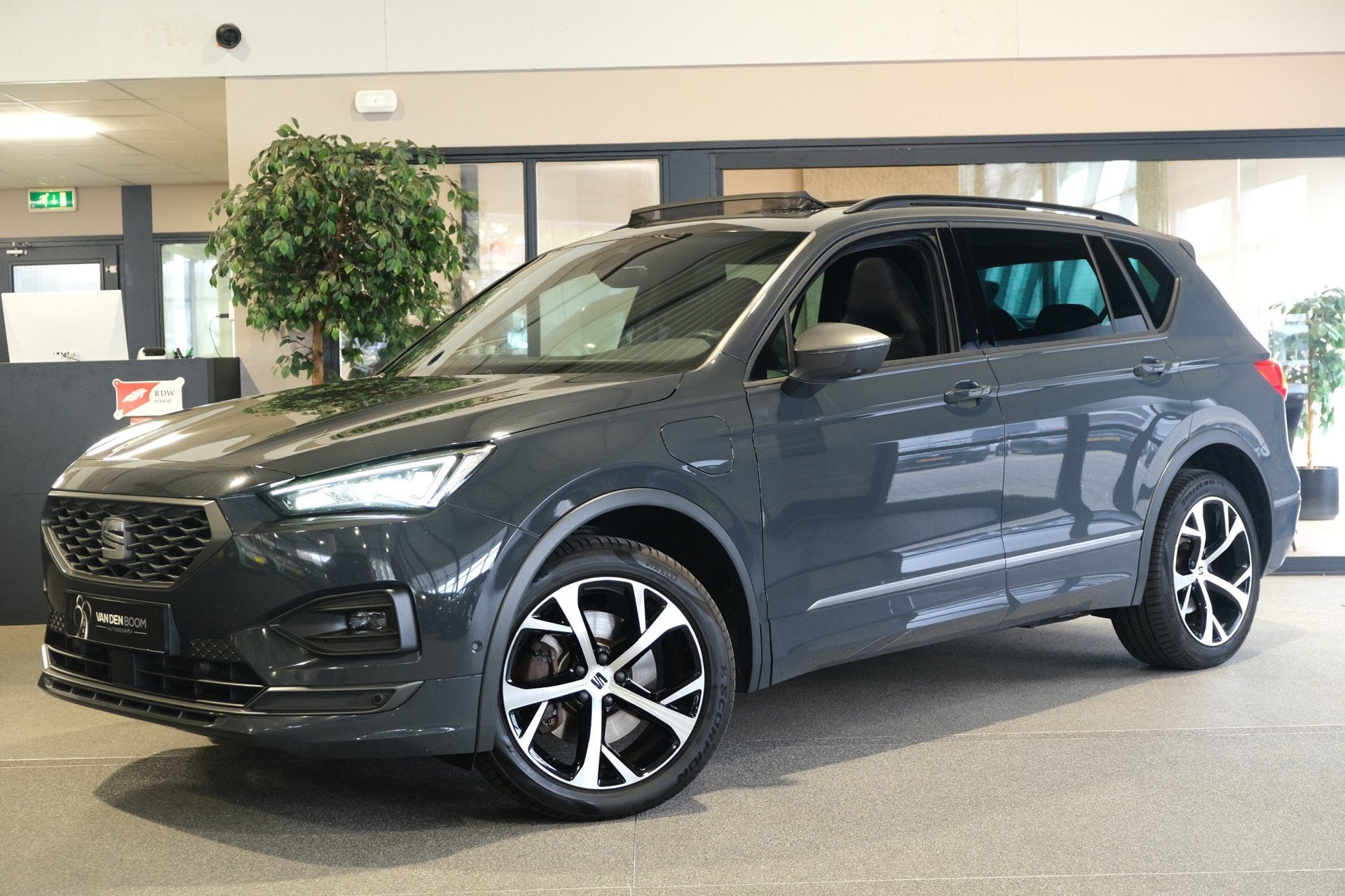 Seat Tarraco 1.4 TSI e-Hybrid PHEV FR 245PK Pano Trekhaak Ca, Auto's, Dealer onderhouden, Gebruikt, Zwart, 4 cilinders