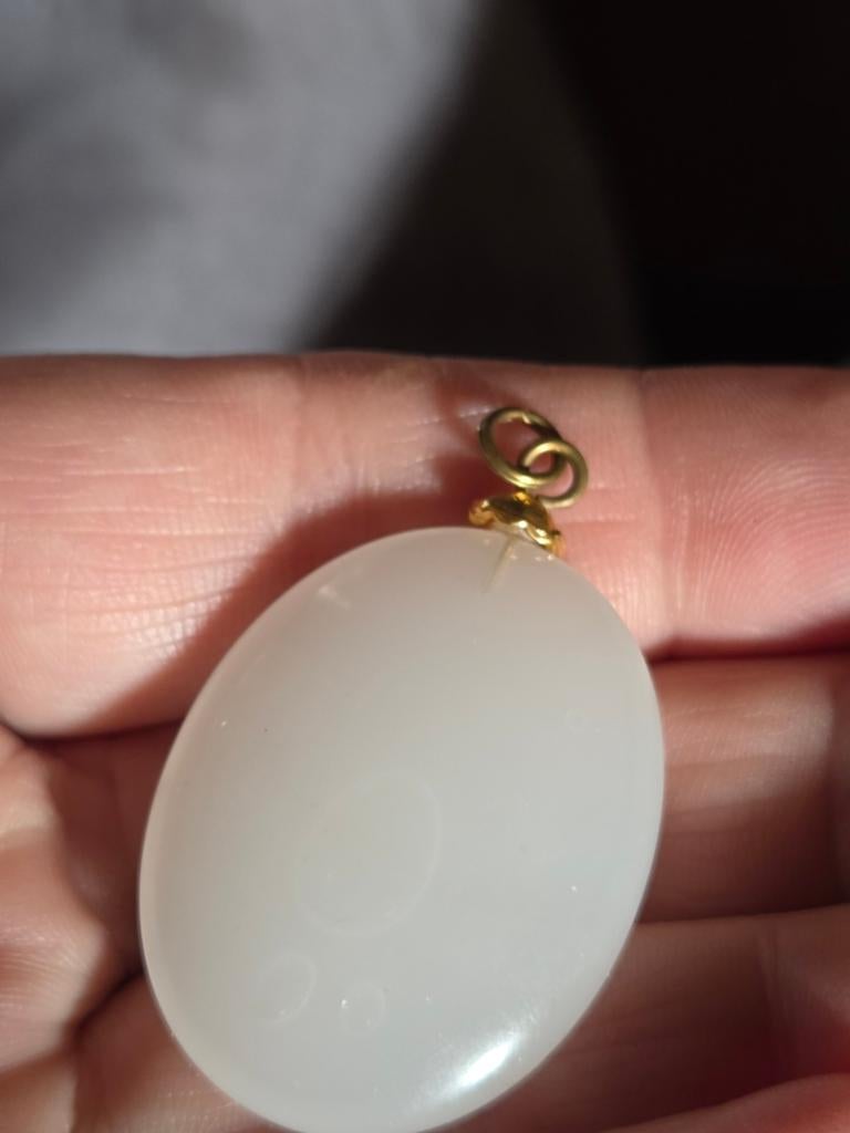Elegante Witte Hanger met Gouden Oogje, Overige materialen, Overige voorstellingen, Wit, Ophalen of Verzenden