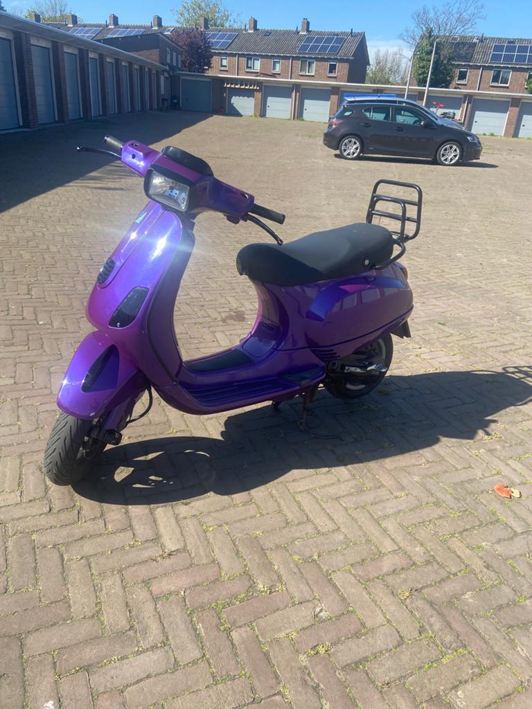 Vespa s tweetakt 50cc geel kenteken, Fietsen en Brommers, Scooters | Vespa, Ophalen, Tweetakt, Gebruikt, Maximaal 45 km/u
