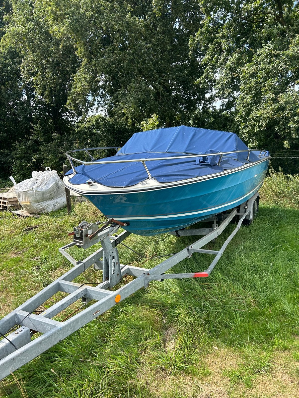 Motorboot met trailer - Opknapper, Watersport en Boten, Ophalen, Gebruikt, Polyester