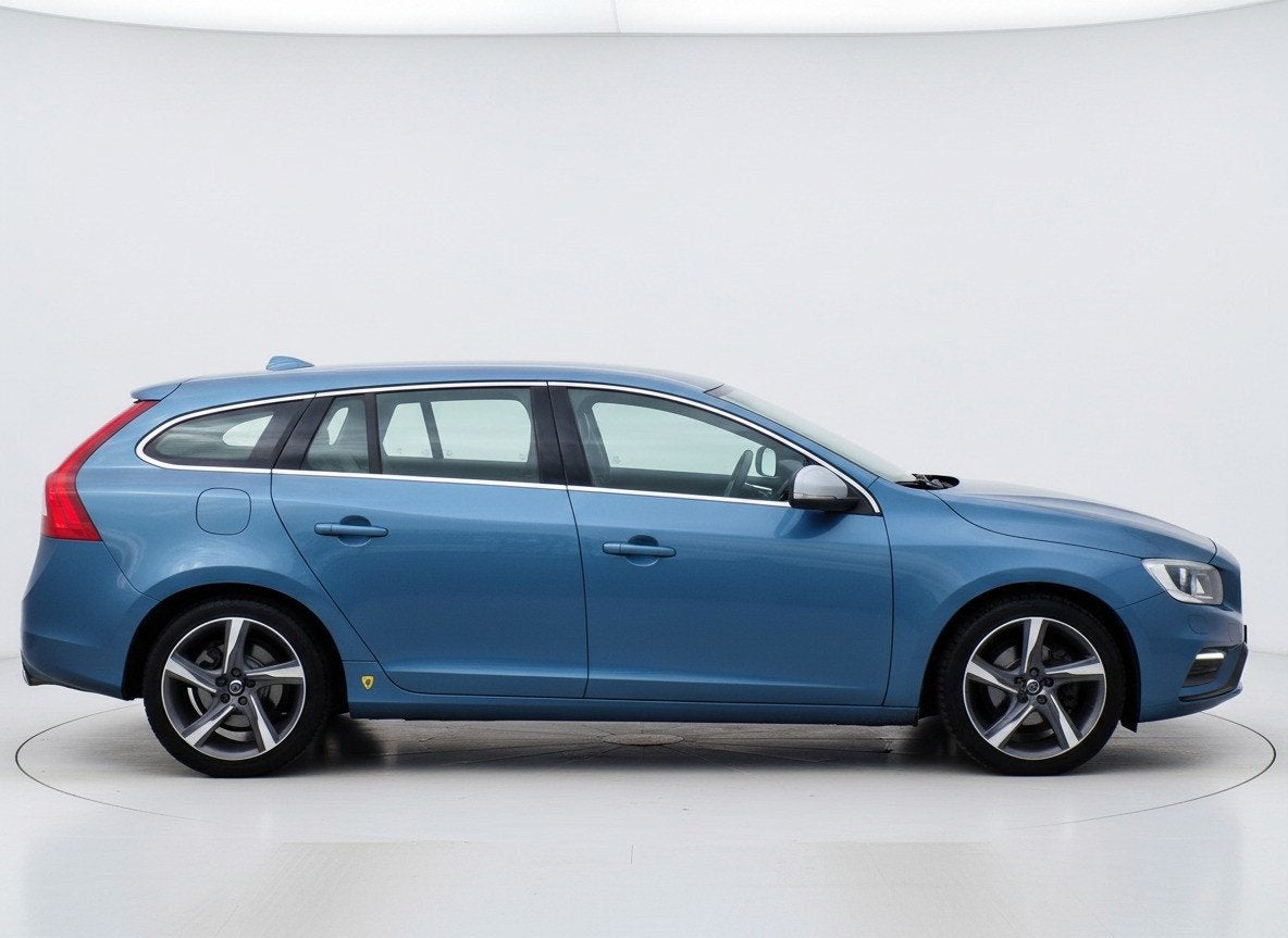 Volvo V60 1.6 T3 R-Design|Cruise|Navi|Clima|Parkeersensoren, Voorwielaandrijving, Gebruikt, 4 cilinders, 150 pk